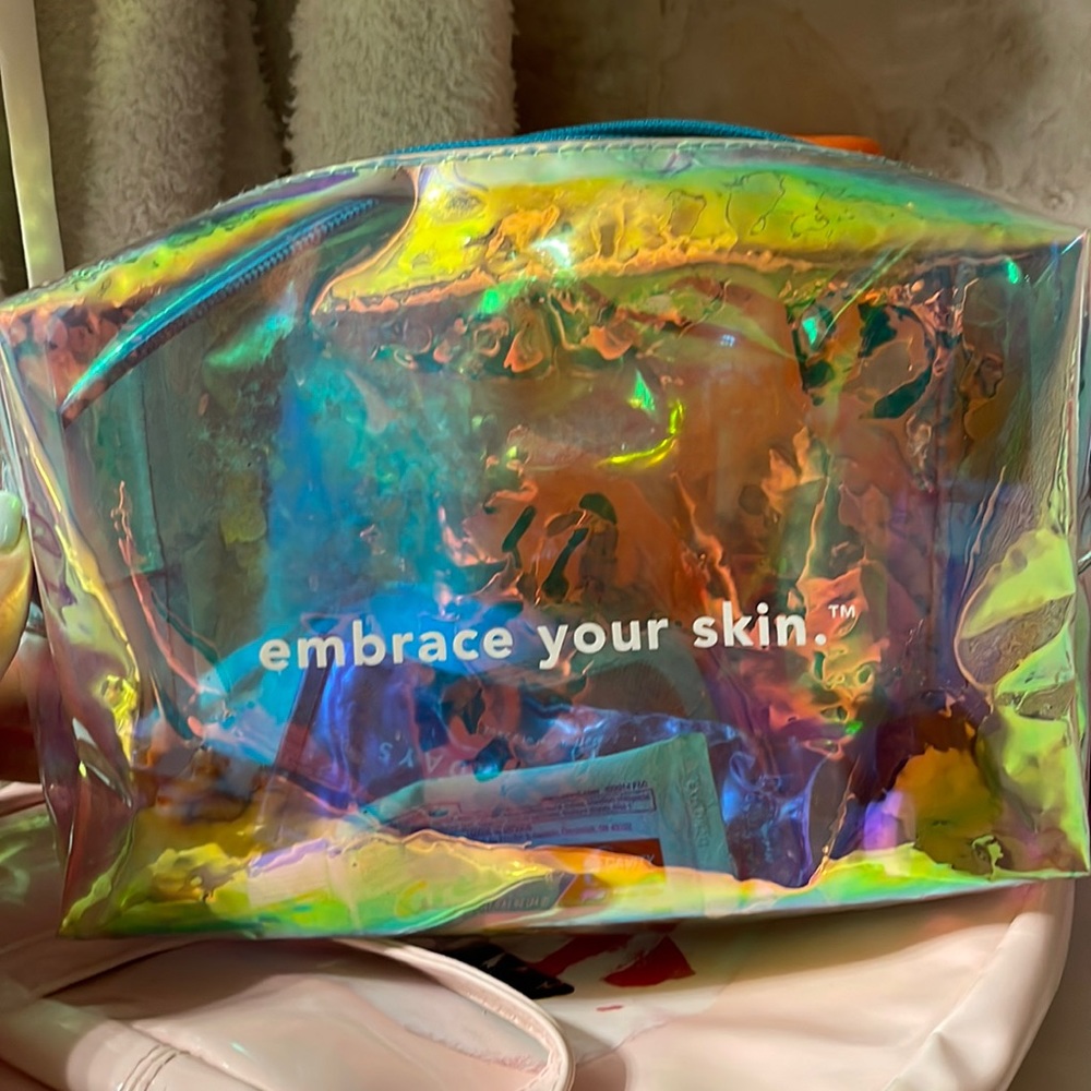 Holographic makeup pouch